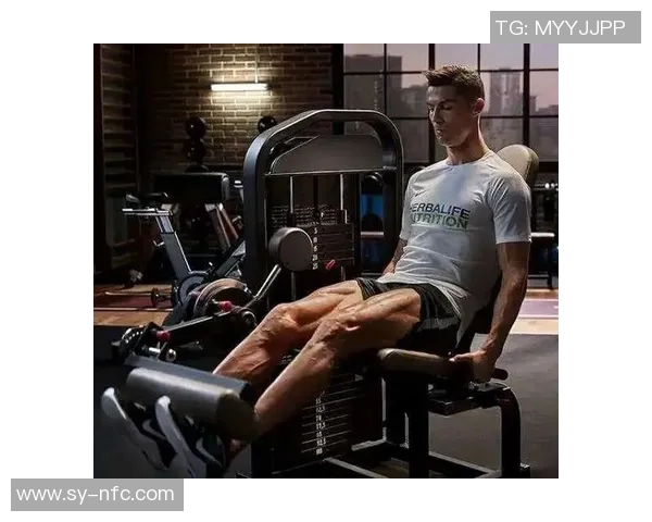 世界著名足球明星身材特点与训练方法的深入分析与探讨