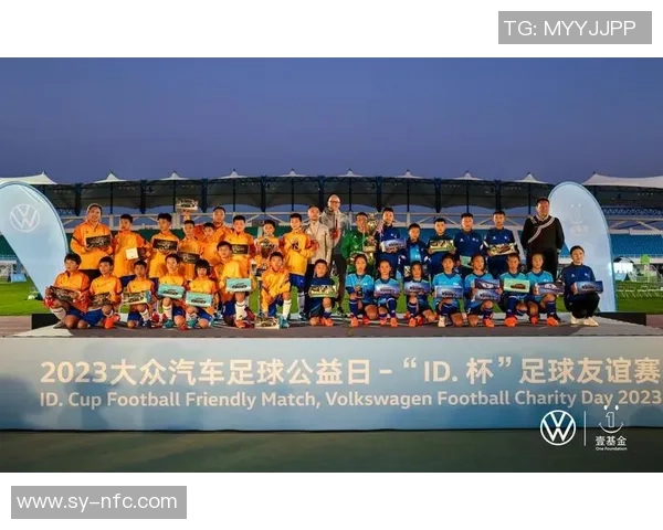 为家乡足球明星捐款助力梦想传承青春激情与希望