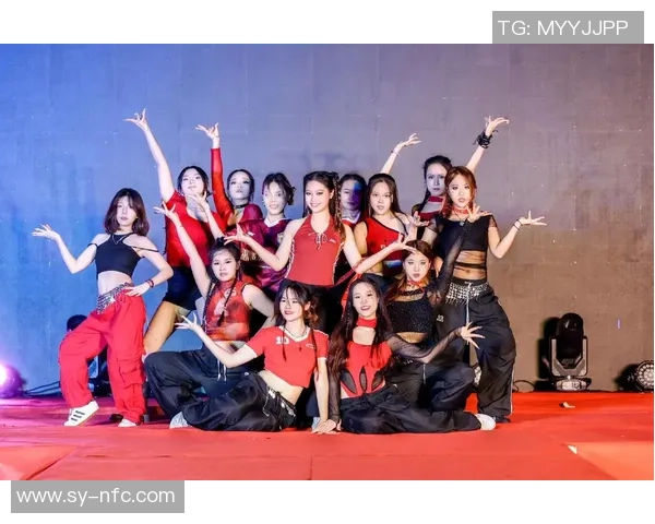 西安街舞队的团队协作探索与发展之路:舞动青春的力量与激情 西安街舞队的团队协作探索与发展之路:舞动青春的力量与激情