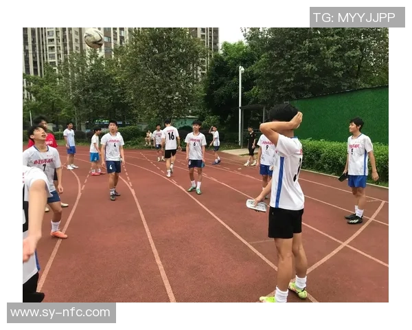 足球大家看:探索足球背后的故事与激情,感受赛场上的每一刻精彩与感动 足球大家看:探索足球背后的故事与激情,感受赛场上的每一刻精彩与感动