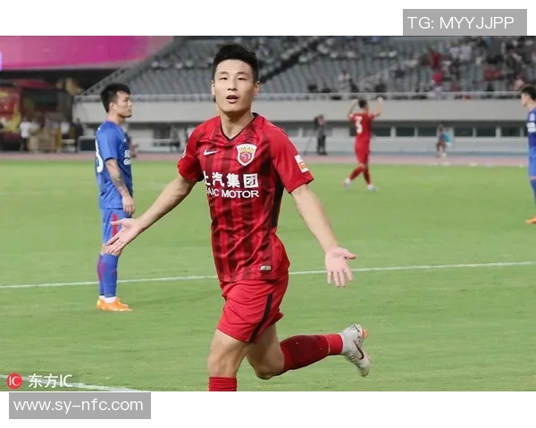 陈世龙足球：从青涩少年到职业球员的成长之路与奋斗历程